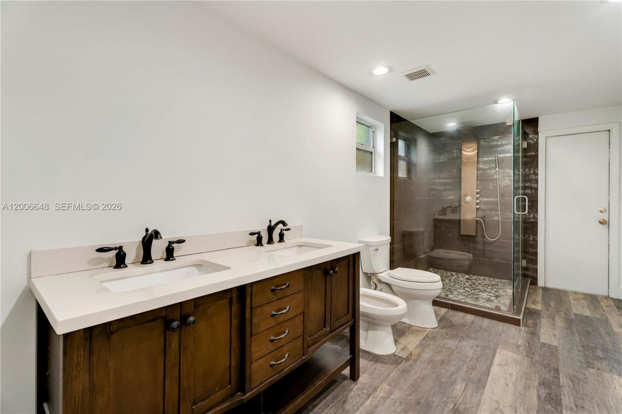 330 SW 104th Ct , Sweetwater, FL 33174 Photo