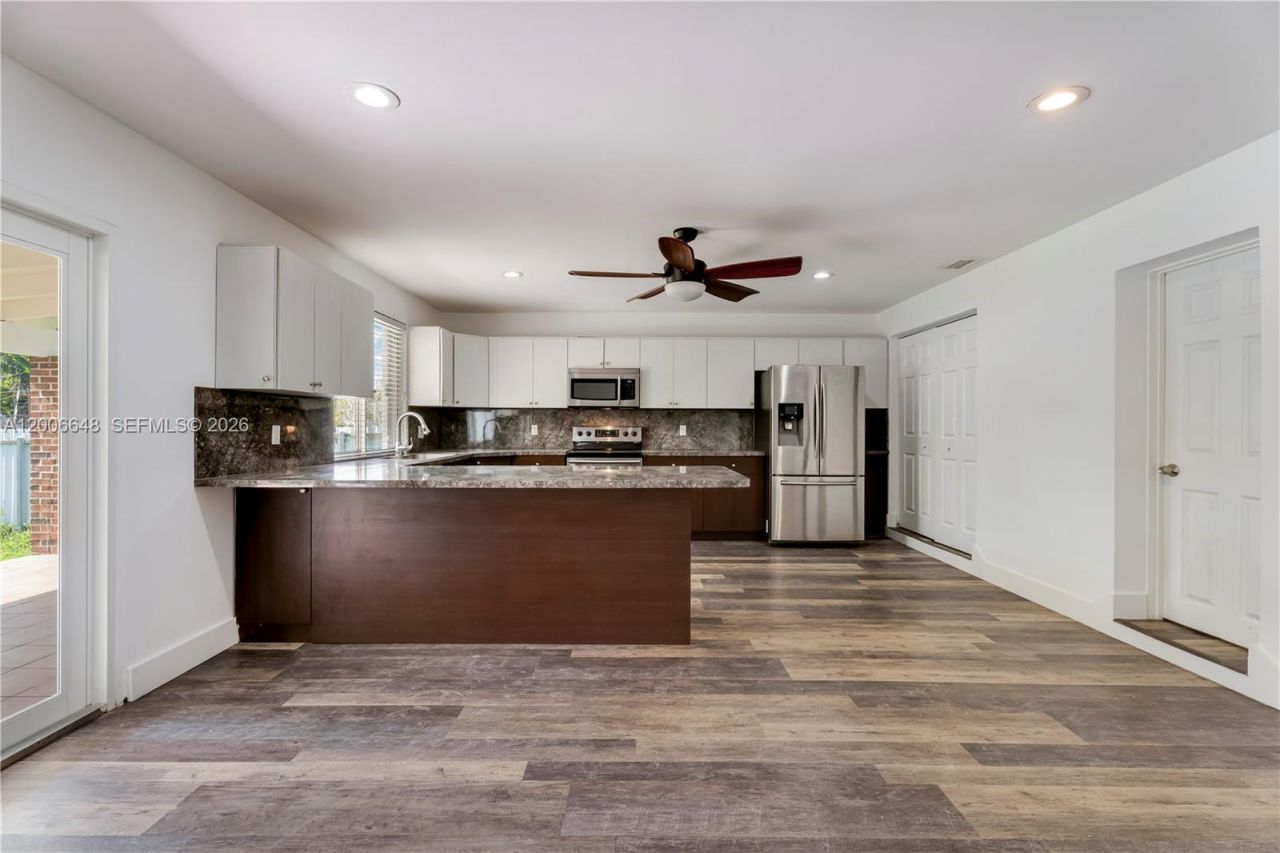 330 SW 104th Ct , Sweetwater, FL 33174 Photo