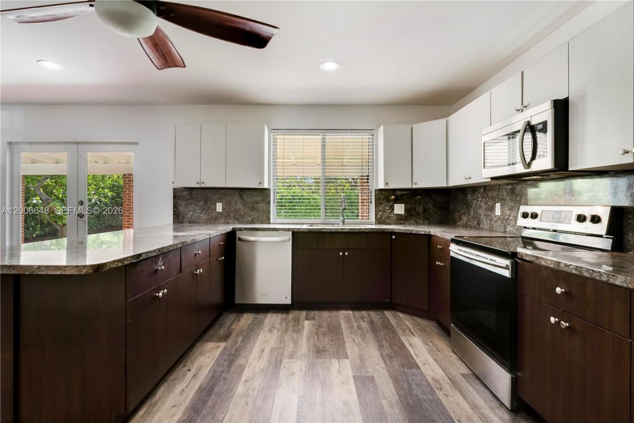 330 SW 104th Ct , Sweetwater, FL 33174 Photo