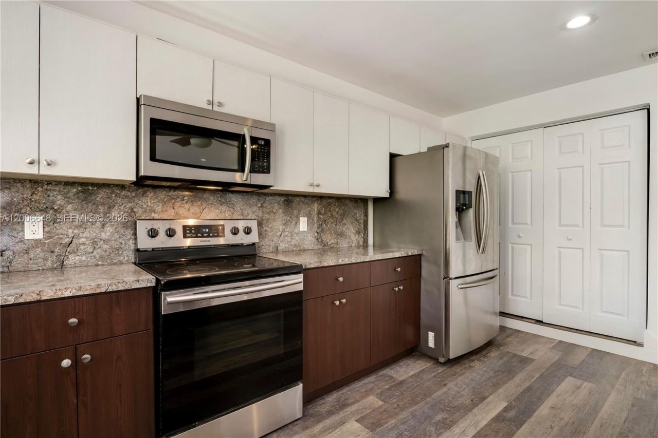 330 SW 104th Ct , Sweetwater, FL 33174 Photo