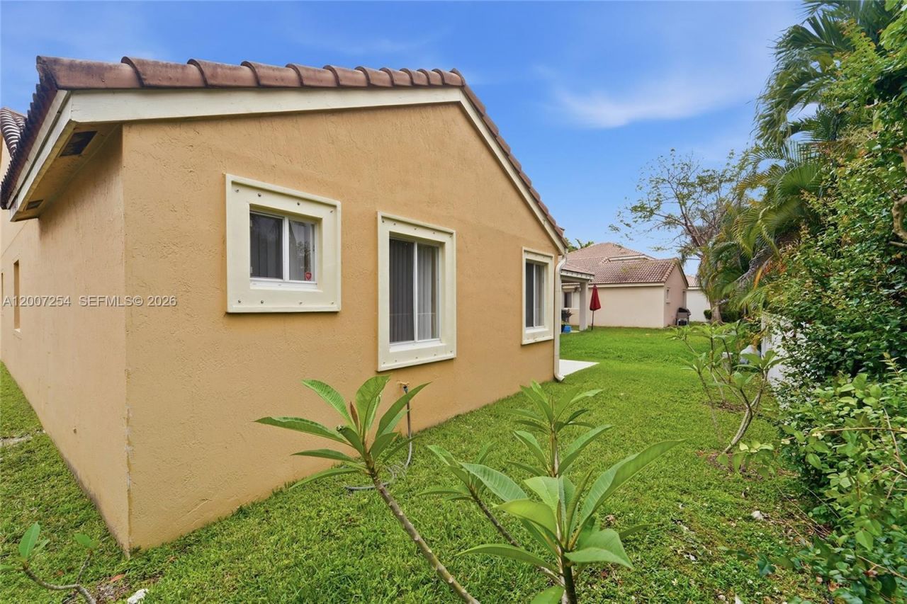 1004 Golden Cane Dr , Weston, FL 33327 Photo
