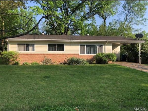 9838 Tanbark Lane, St Louis, MO 63134