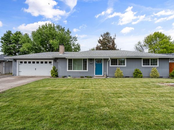 2423 Delta Waters Road, Medford, OR 97504