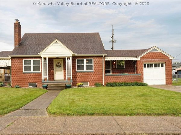 127 Main Avenue, Nitro, WV 25173