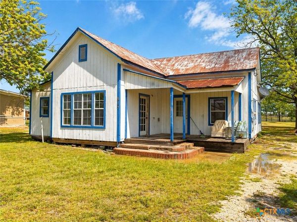 517 Center St , Marion, TX 78124