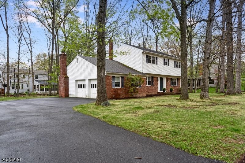 5 Hickory Dr, Morris Plains, NJ 07950 Main Photo