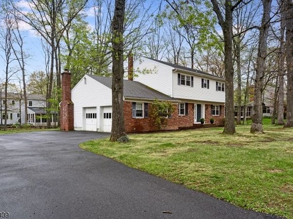 5 Hickory Dr, Morris Plains, NJ 07950
