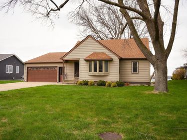 1532 S Shore Drive, Worthington, MN 56187