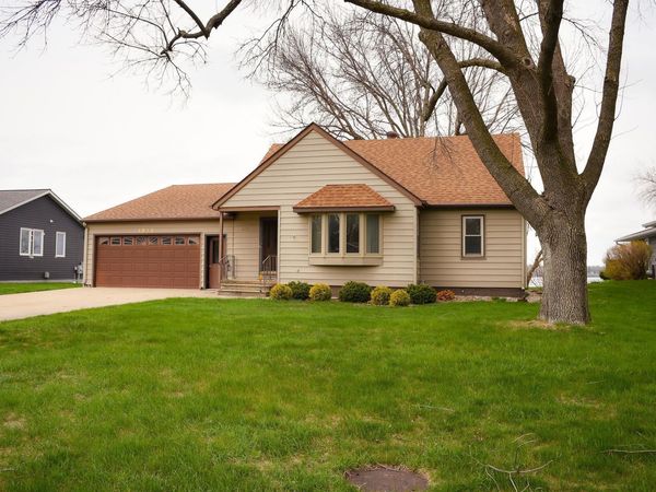 1532 S Shore Drive, Worthington, MN 56187