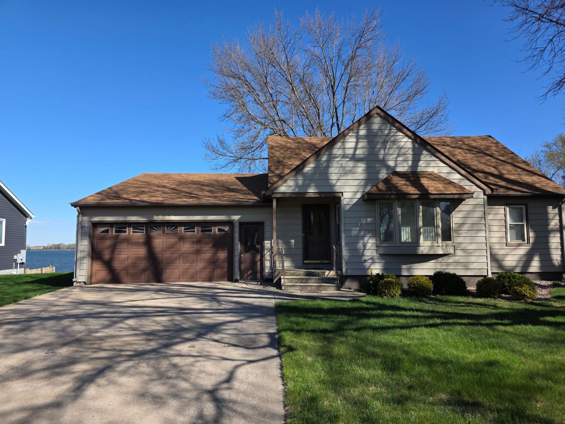 1532 S Shore Drive , Worthington, MN 56187