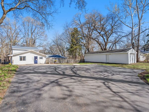 1812 Oakview Lane N, Plymouth, MN 55441