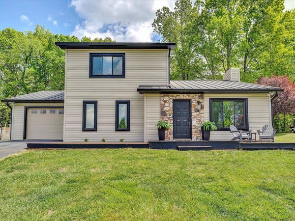 150 INDIAN POINTE DR, Hardy, VA 24101