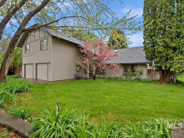 832 W Hialeah Dr, Eagle, ID 83616