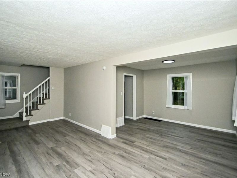 542 Montgomery Street, Akron, OH 44305 Photo 3