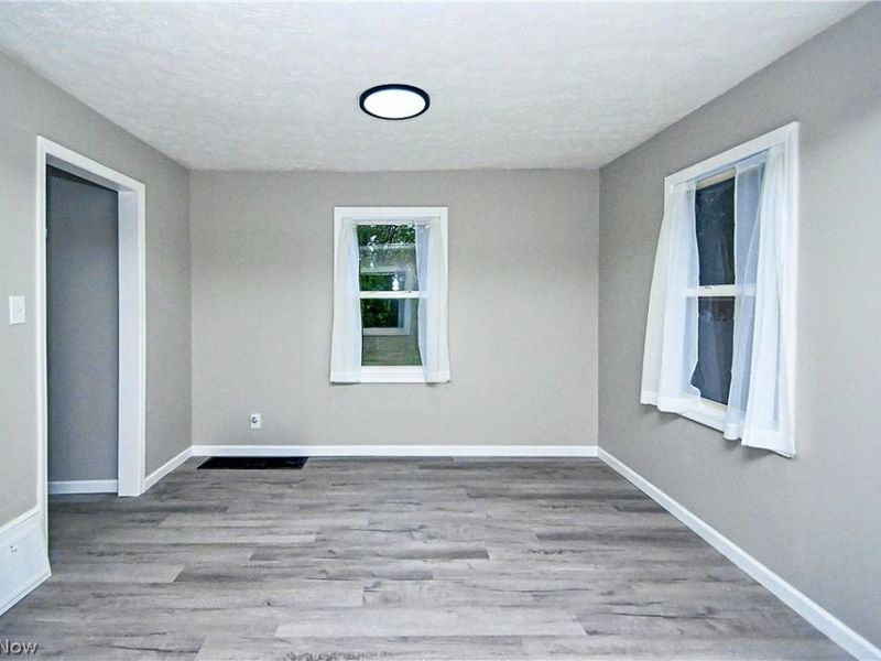 542 Montgomery Street, Akron, OH 44305 Photo 6