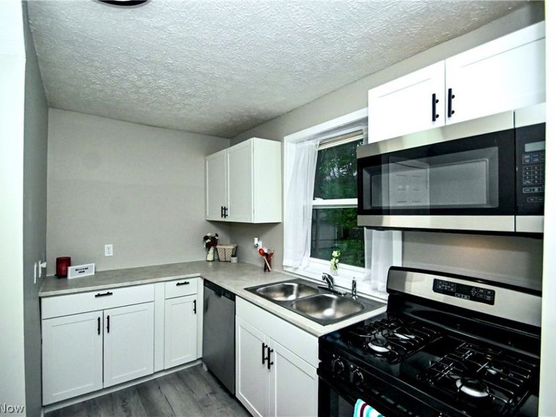 542 Montgomery Street, Akron, OH 44305 Photo 8