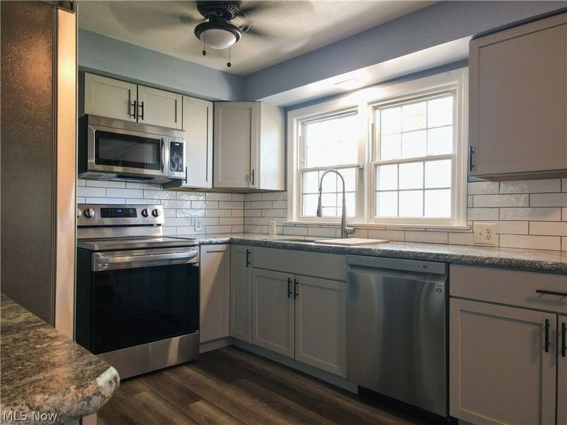 147 Central Drive, Amherst, OH 44001 Photo 10