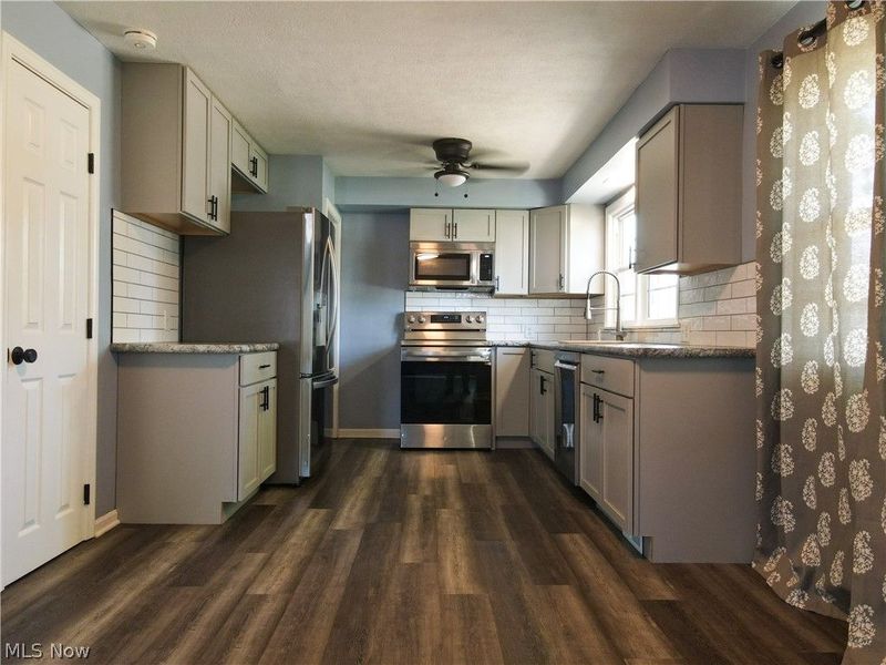 147 Central Drive, Amherst, OH 44001 Photo 8