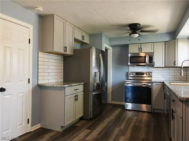 147 Central Drive, Amherst, OH 44001 Photo 9