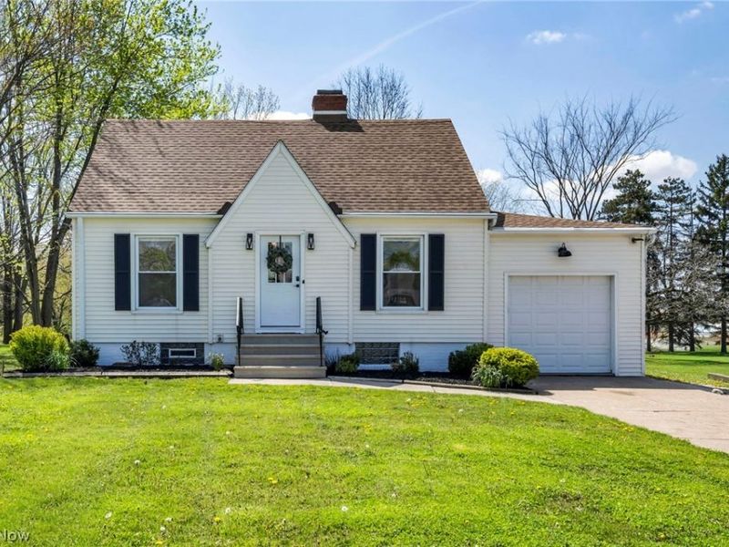 375 Hillside Road, Seven Hills, OH 44131 Photo 1