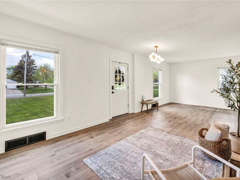 375 Hillside Road, Seven Hills, OH 44131 Photo 4