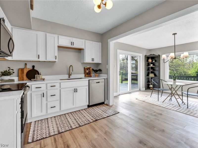 375 Hillside Road, Seven Hills, OH 44131 Photo 8