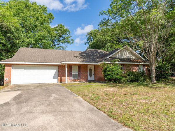 231 E Sunnybrook Road, Carriere, MS 39426