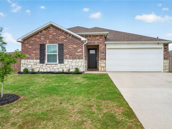 613 S Smith Avenue, Gentry, AR 72734