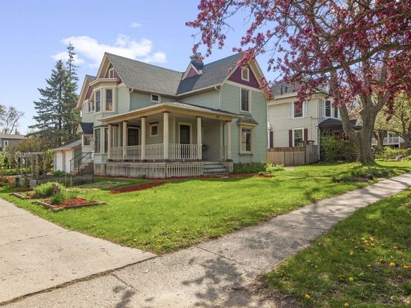 319 W South Street, Woodstock, IL 60098