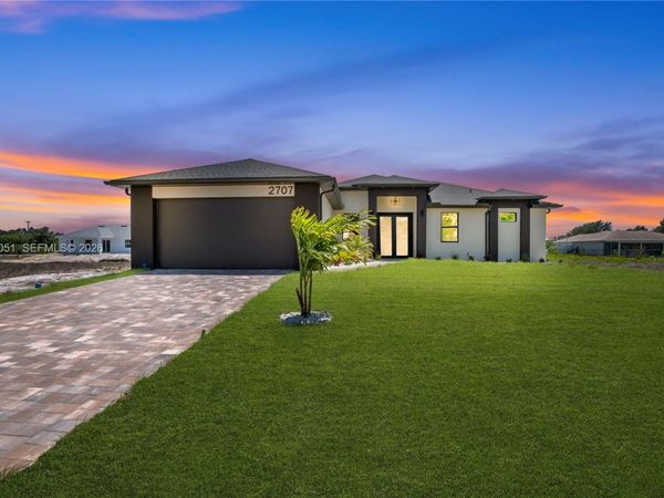 2707 29th St , Lehigh Acres, FL 33976