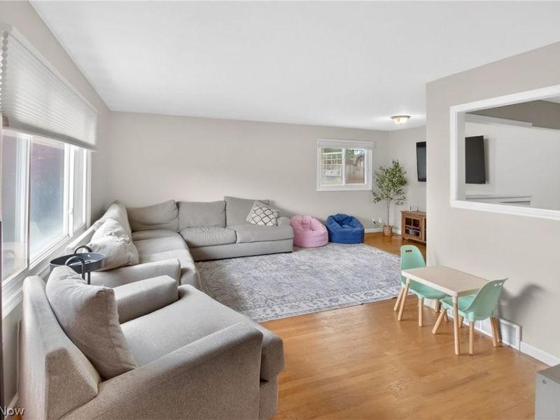 7434 Meadow Lane, Parma, OH 44134 Photo 12