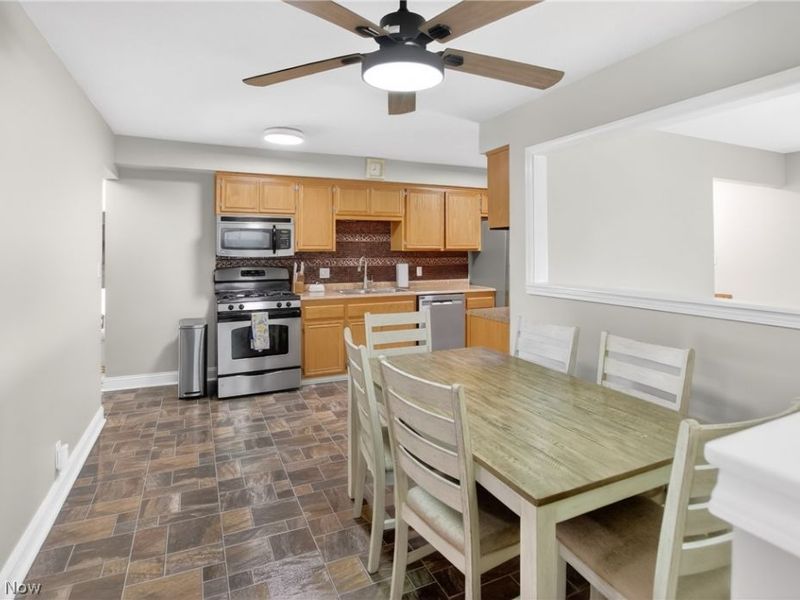 7434 Meadow Lane, Parma, OH 44134 Photo 9