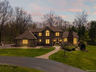 561 Valley Drive, Milford Twp, MI 48381