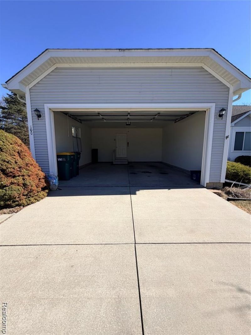 100 Aberdeen Drive , Flushing, MI 48433 Main Photo