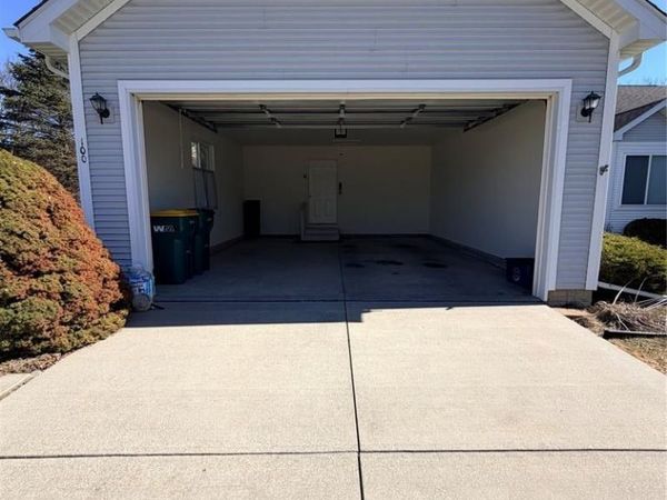 100 Aberdeen Drive , Flushing, MI 48433