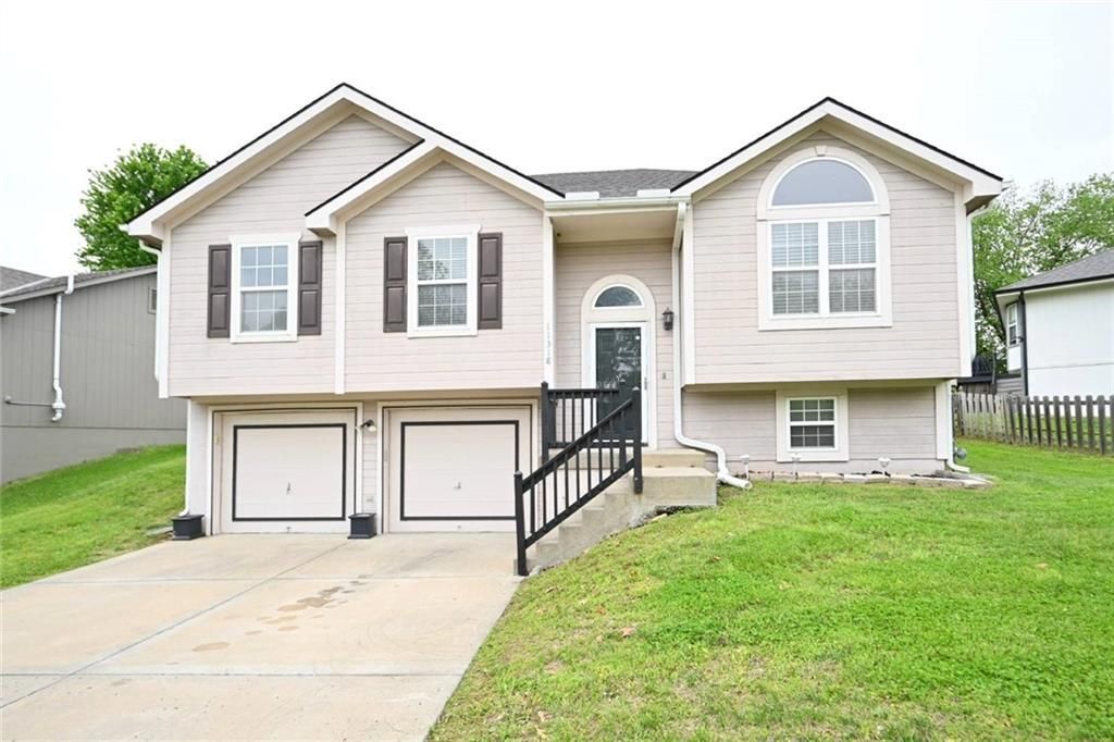 11318 N Booth Avenue, Kansas City, MO 64157 Main Photo