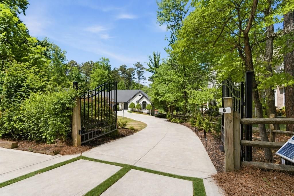 6422 Old Shadburn Ferry Road, Buford, GA 30518 Main Photo