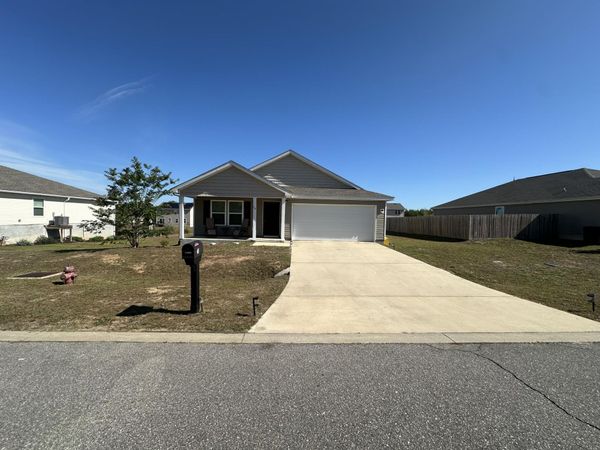 26 W Lockwood Way, DeFuniak Springs, FL 32435