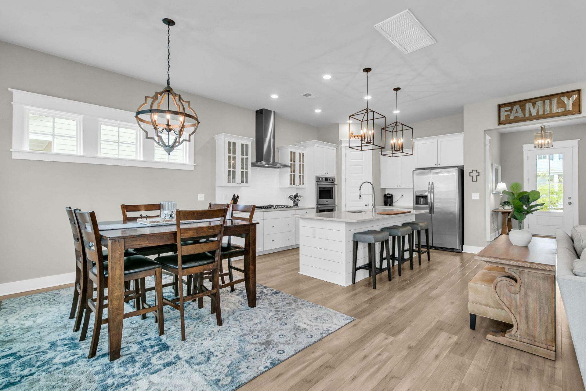 4046 Maidstone Drive Photo 6