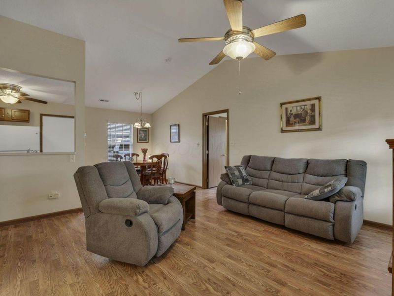 8614 Victoria Meadow Lane, Reynoldsburg, OH 43068 Photo 2