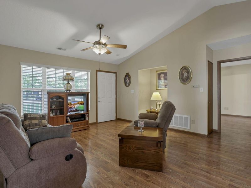 8614 Victoria Meadow Lane, Reynoldsburg, OH 43068 Photo 4