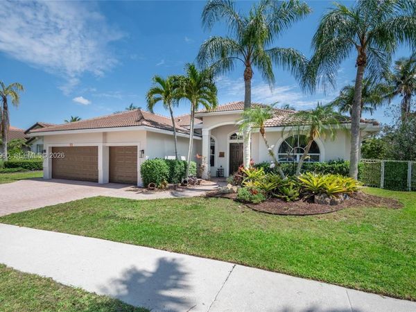 1776 Victoria Pointe Cir, Weston, FL 33327