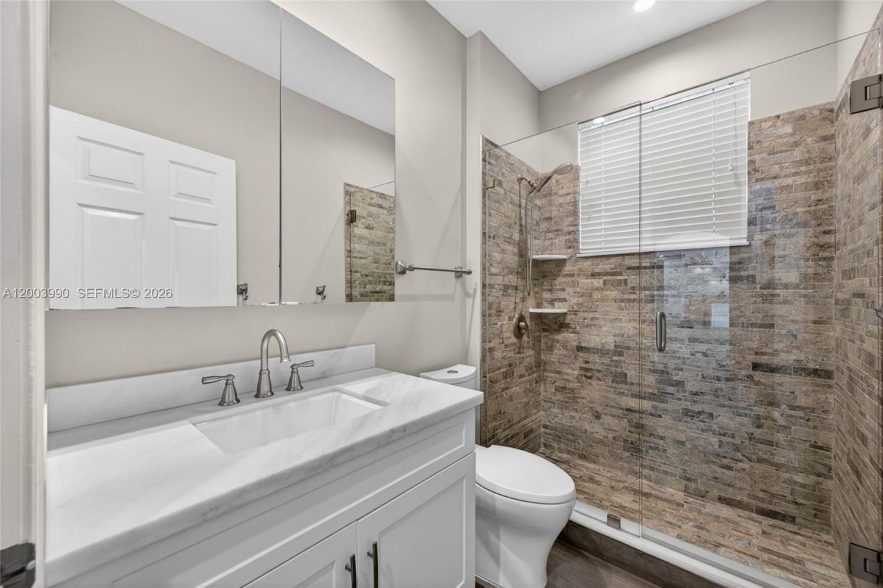 1776 Victoria Pointe Cir, Weston, FL 33327 Photo