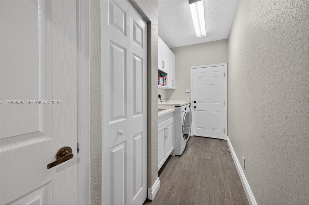 1776 Victoria Pointe Cir, Weston, FL 33327 Photo