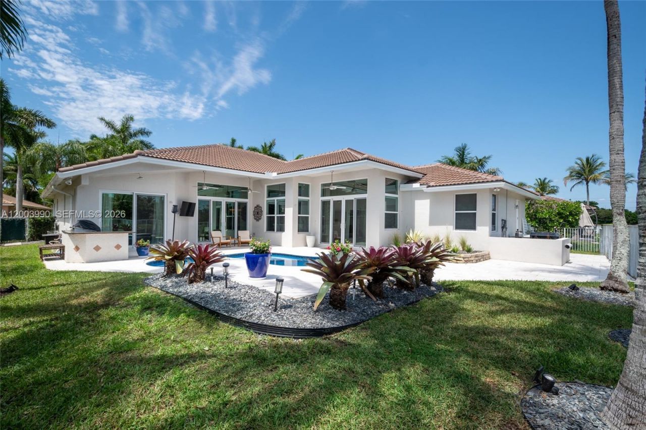 1776 Victoria Pointe Cir, Weston, FL 33327 Photo