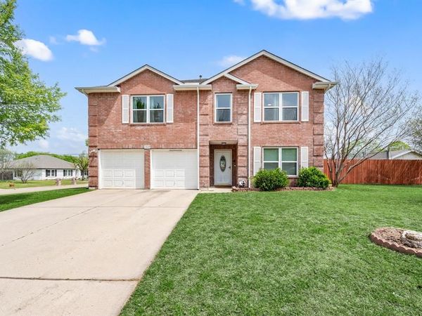 1040 Canyon Drive, Justin, TX 76247