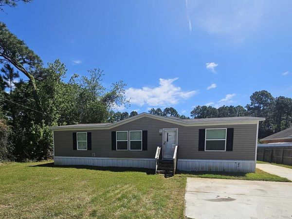 208 Starfish Rd, Mary Esther, FL 32569