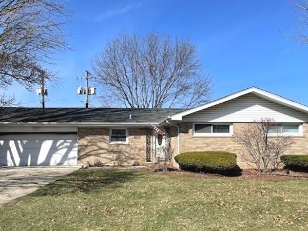 700 Longview Drive , Countryside, IL 60525