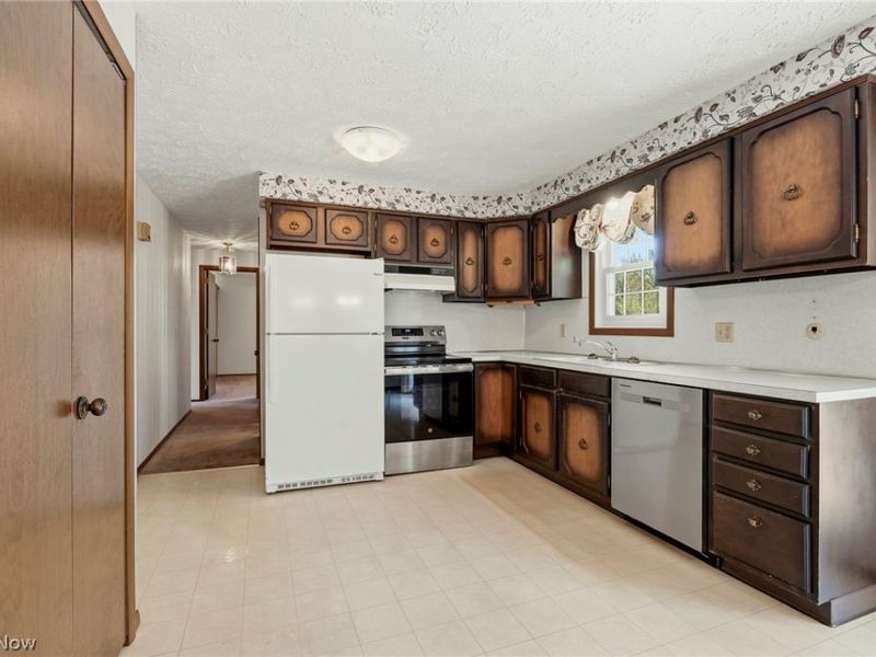 8285 Southwood Drive NW, North Canton, OH 44720 Photo 18