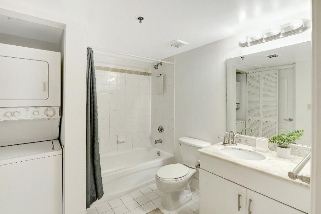 1200 Brickell Bay Drive, Unit 3906, Miami, FL 33131 Photo